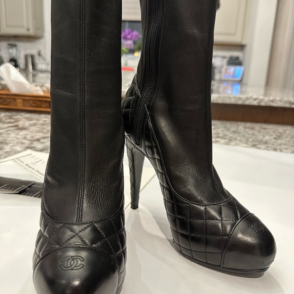 CHANEL lambskin short boots, black - Picture 6 of 8